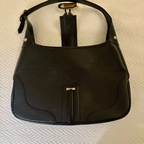 Authenticated Gucci Black Leather Shoulder Bag with Gold Hardware - Picture 7 of 14